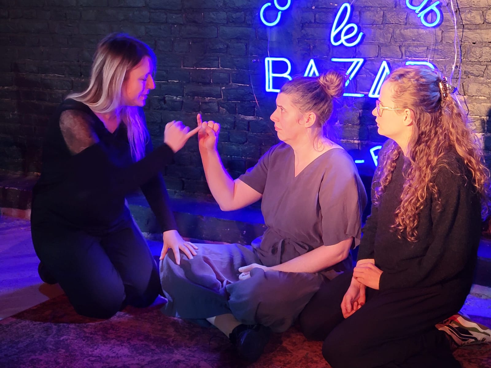 Comédiennes en improvisation dans le spectacle Replay